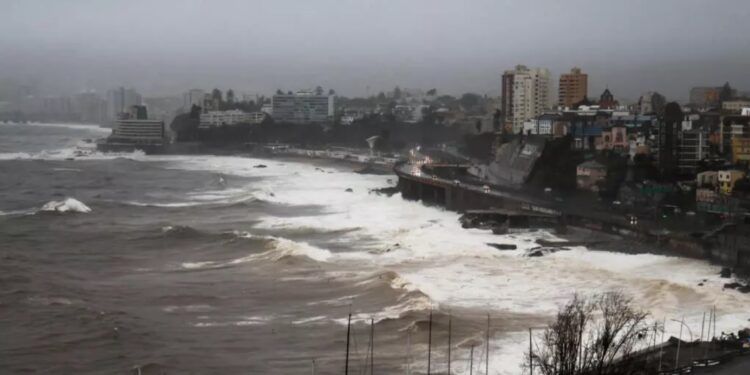 Nuevo balance por temporal en Chile: al menos 10 muertos, 4 desaparecidos y más de 2.200 damnificados