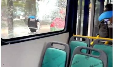 Ordenaron la internación voluntaria del acusado por arrojar piedras a un colectivo y herir a dos pasajeros