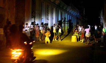 Éxodo en Cuba: más de 245.000 personas emigraron de la isla en 2025 en medio de apagones y escasez de productos básicos