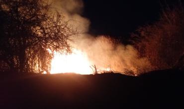 Incendio de pastizales generó alarma en Sanagasta pero fue controlado a tiempo