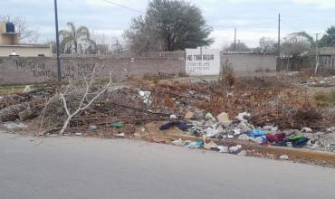 Vecinos denuncian que un basural ocupa casi una cuadra y reclaman una solución definitiva