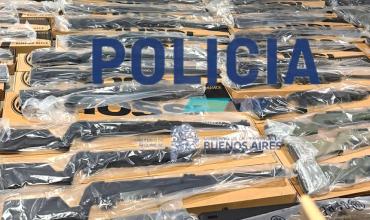 Circulaba con un arsenal de 131 armas de guerra, lo descubrieron en un control vehicular y quedó detenido