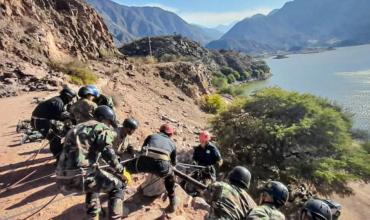 Cinco efectivos del CAPE participan del operativo para rescatar los cuerpos del helicóptero que cayó en Valle Fértil