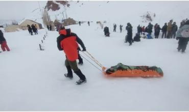 Mendoza: evacuaron a más de 200 turistas en Puente del Inca por un fuerte viento blanco