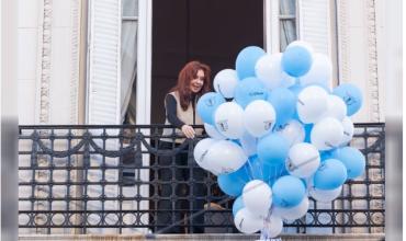 Militantes del peronismo se movilizaron a la casa de Cristina Kirchner en Constitución
