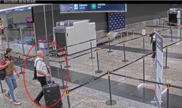 Así fue el “siga, siga” de la Aduana a las 10 valijas sin control de un vuelo privado