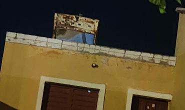 Detuvieron a un hombre tras escapar de un allanamiento y trepar al techo de una vivienda
