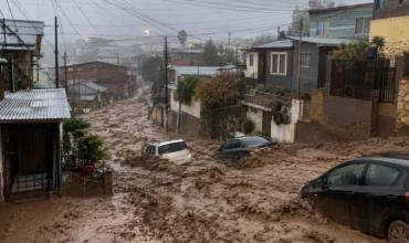 Trágico aluvión en Chile: un muerto, autos arrastrados y más de 2.000 damnificados