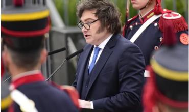 Tras despegarse, Javier Milei ahora defiende a Fernando Cerimedo y apunta contra su expareja: "Es una opereta del violín de Evo Morales"