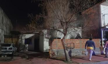 Incendio en una vivienda de Chilecito: había siete personas en el interior, entre ellas una beba de 7 días