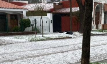 Violento temporal con granizo en Santa Fe: hay heridos, graves destrozos y varios camiones varados en las rutas de la provincia