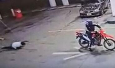 La Matanza: una policía baleó a dos motochorros y evitó un asalto en una estación de servicio