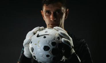 Dibu Martínez fue presentado como jugador del Chelsea: la frase sobre su forma de vivir el fútbol que enloqueció a los fanáticos