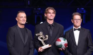 Nico Paz fue elegido como el mejor jugador joven de la temporada en la Serie A de Italia