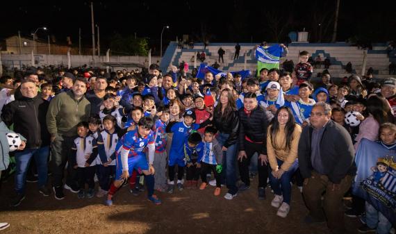 Florencia López entregó equipamiento a más de 50 escuelas de fútbol infantil y anunció que el programa llegará al interior