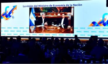 Caputo vinculó el salto del riesgo país al “shock externo” y advirtió que el país “hubiera durado cinco minutos” con otro gobierno