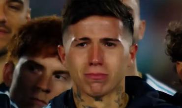 El desconsolado llanto de Enzo Fernández en la despedida a Lionel Messi: "Lo vamos a extrañar mucho"