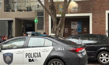 Robo en el Centro Venezolano Argentino de Villa Crespo: destrozaron puertas y se llevaron equipos tecnológicos