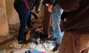 Hallaron restos óseos en una casa recién comprada en el barrio Centro: la Policía Técnica Judicial los levantó para peritarlos