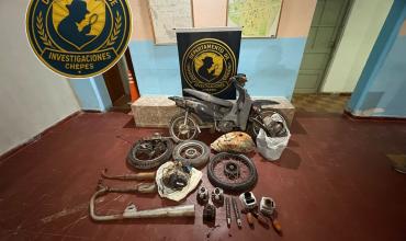 Recuperan partes de una motocicleta robada en Chepes: un menor quedó sujeto a la causa y secuestraron otros elementos de dudosa procedencia