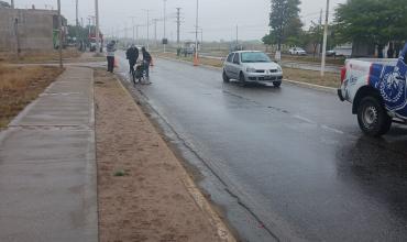 Un motociclista sufrió una fractura expuesta tras chocar contra un auto en Av. Ortiz de Ocampo