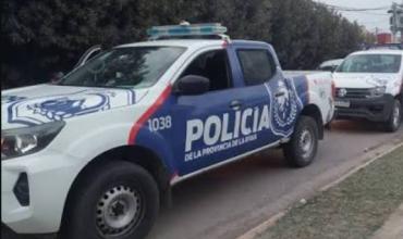 Demoraron a un joven de 19 años que iba en moto sin casco e intentó escapar a pie: un frasco que se le cayó dio positivo para marihuana