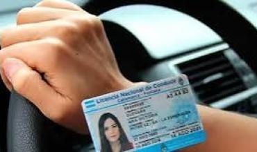 Licencias de conducir: "La Ley Nacional de Tránsito no hace una distinción entre caja manual y automática"