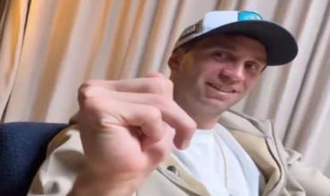 Dibu Martínez atajó en el Mundial sin poder cerrar la mano por la fractura de su dedo: “Me va a quedar así de por vida”
