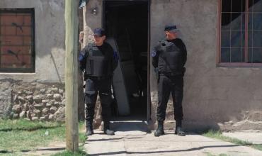 Allanamientos simultáneos de la Policía Federal por presunto ingreso de drogas al Servicio Penitenciario Provincial