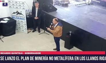 Fuerte cruce de Ricardo Quintela con una vecina en el lanzamiento del Plan Minero en Olta