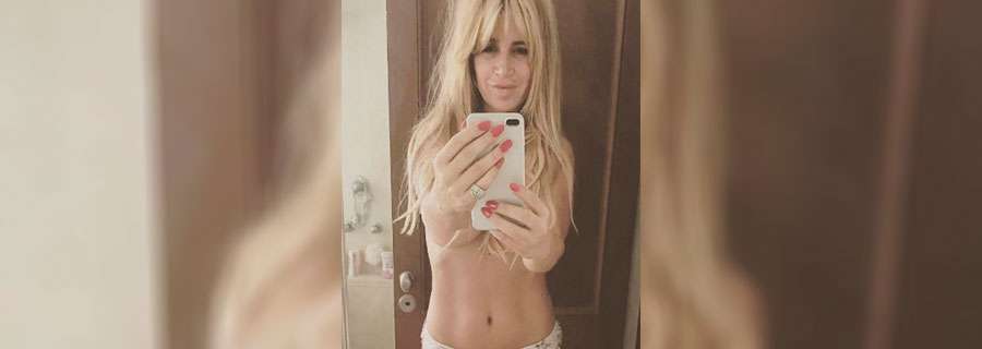 La selfie de Florencia Peña: en bombacha ¡y sin corpiño!