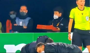 ¿Alguien pidió una pizza? El misterioso repartidor que ingresó a un estadio durante un partido de la Europa League y se hizo viral
