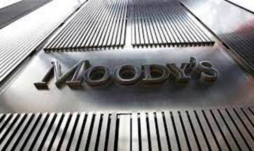 La calificadora Moody's advirtió que Argentina tiene un alto riesgo de volver a caer en default y devaluar