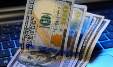 El dólar blue cerró en $493 y el BCRA volvió a vender: se desprendió de US$47 millones