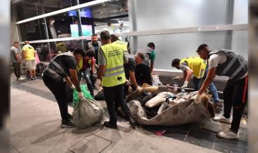 Desalojaron a un grupo de personas en situación de calle que vivía en Aeroparque