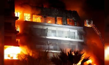 Dolor por las víctimas del incendio de las torres en Valencia: confirman diez fallecidos