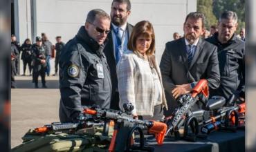 Patricia Bullrich presentó las nuevas armas no letales para la Policía de Seguridad Aeroportuaria