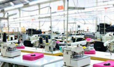 Conflicto en Textilcom: La empresa garantiza los puestos de trabajo, pero hoy no dejaron ingresar a los empleados 