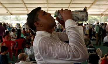 Conmoción en India: Fallecieron más de 30 agentes electorales por la ola de calor extremo