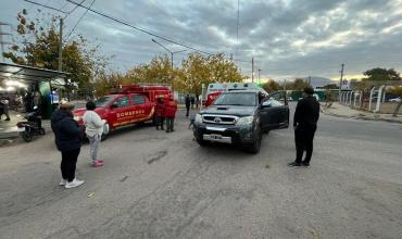 La Rioja: una joven fue trasladada al hospital tras un choque entre una motocicleta y una camioneta