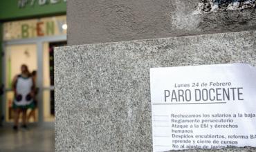 El Gobierno estableció un nuevo salario mínimo para los docentes de $ 500.000 a nivel nacional