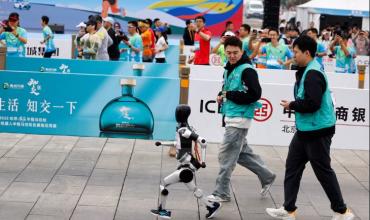 Así fue la primera media maratón de robots humanoides organizada por China