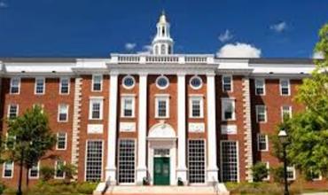 La Universidad de Harvard demanda a la Administración Trump por la congelación de fondos