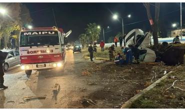 Conmoción en Mendoza: dos muertos y tres heridos graves en un accidente vial en Maipú