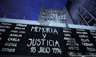 Juicio en ausencia para los acusados iraníes y libaneses por el atentado a la AMIA
