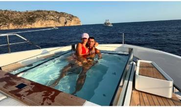 El álbum de vacaciones de Cristiano Ronaldo y Georgina Rodríguez en un lujoso barco: el anillo que disparó los rumores de casamiento