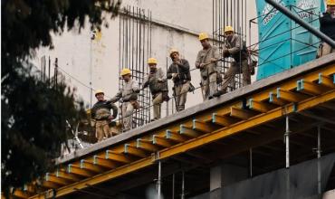 La UOCRA firmó un nuevo aumento salarial alineado con la pauta oficial: cuáles son las cifras que conforman al Gobierno