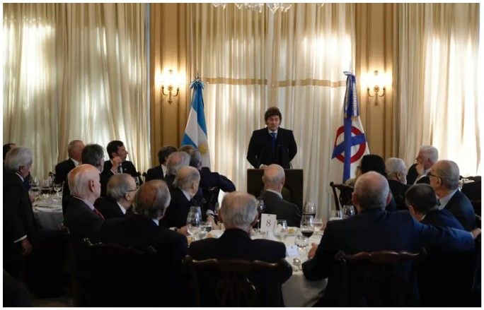 Milei volvió a cuestionar a los gobernadores y les pidió a los empresarios que "se arriesguen" a invertir