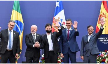 El progresismo iberoamericano lanzó en Chile una ofensiva contra el autoritarismo y la ultraderecha