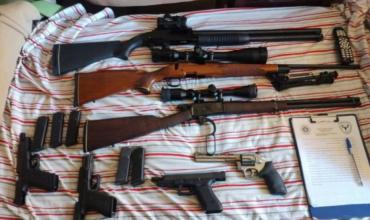 Amenaza a un técnico de telefonía en Rosario: le secuestran un arsenal de armas